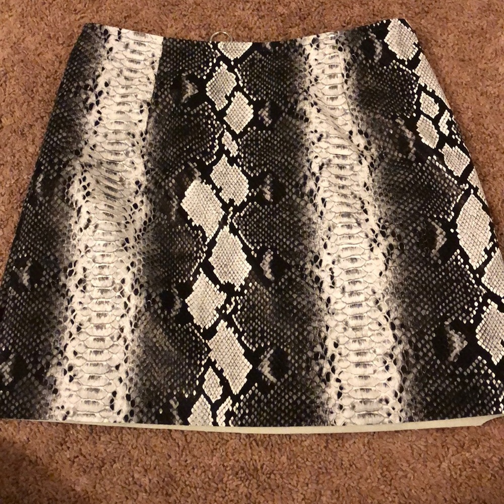 Snake print O-ring skirt - Picture 2 of 3